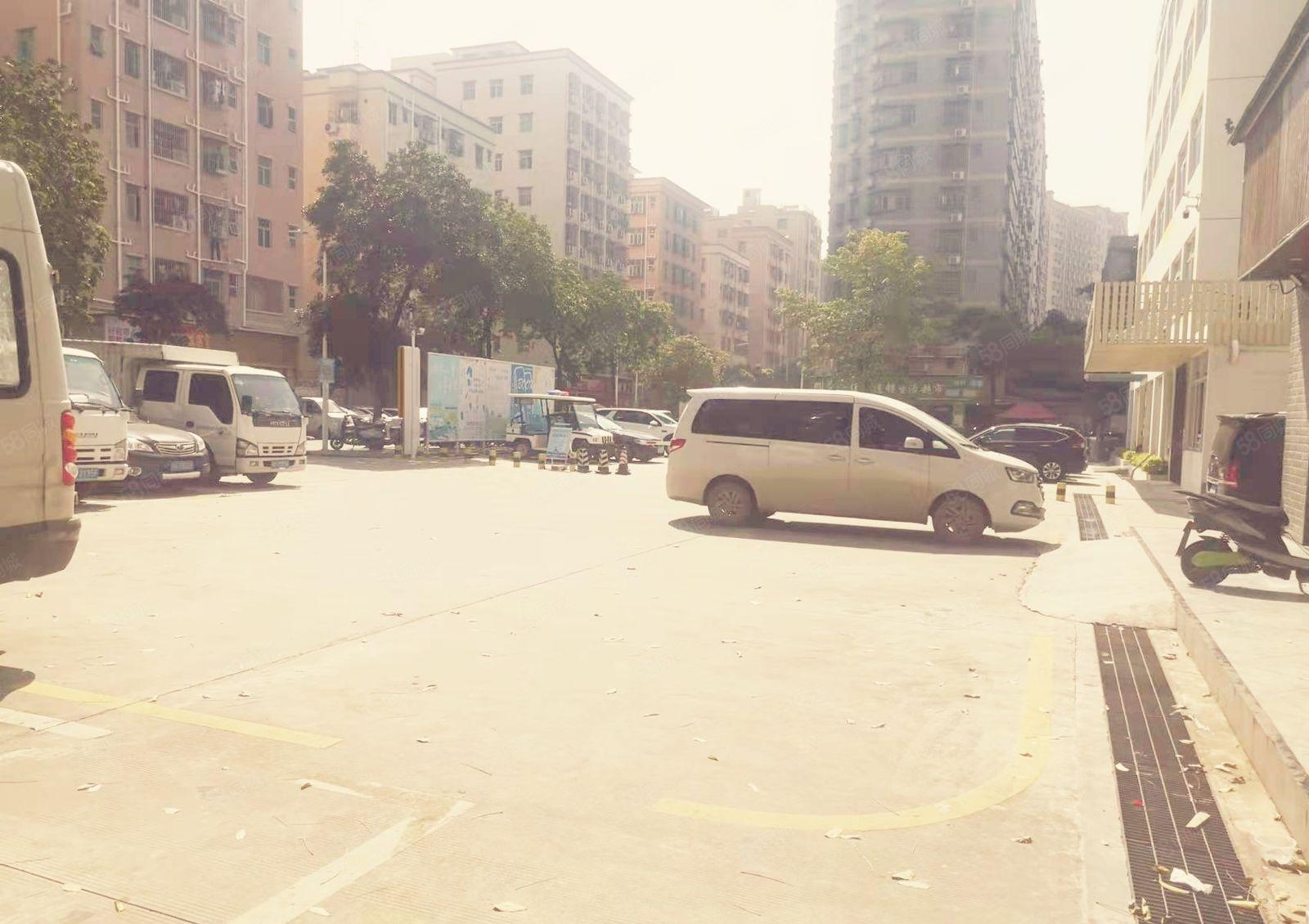 出租福永村委一楼800平方可租仓库，物流