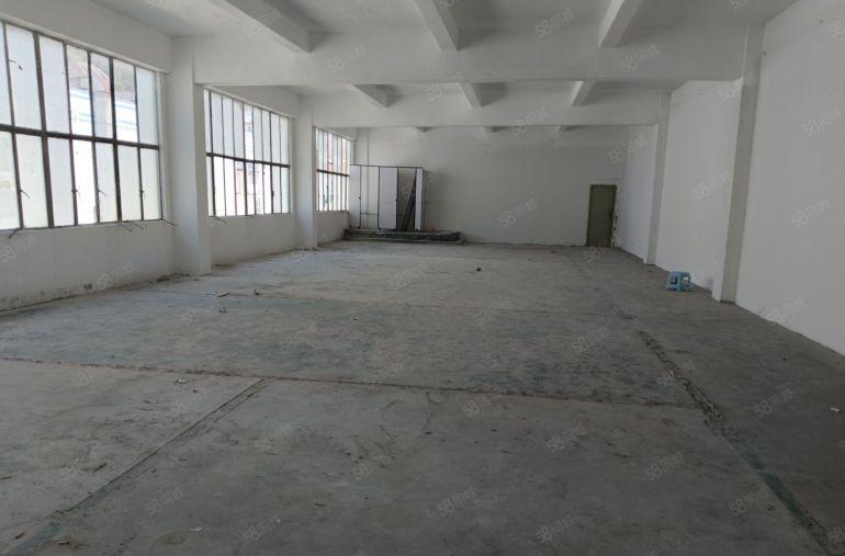 特价20元！西乡勒竹角工业区楼上半层650平，有货梯