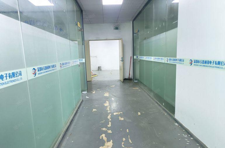 松岗大田洋三楼560平米精装修办公室水电齐全随时可以入驻生产