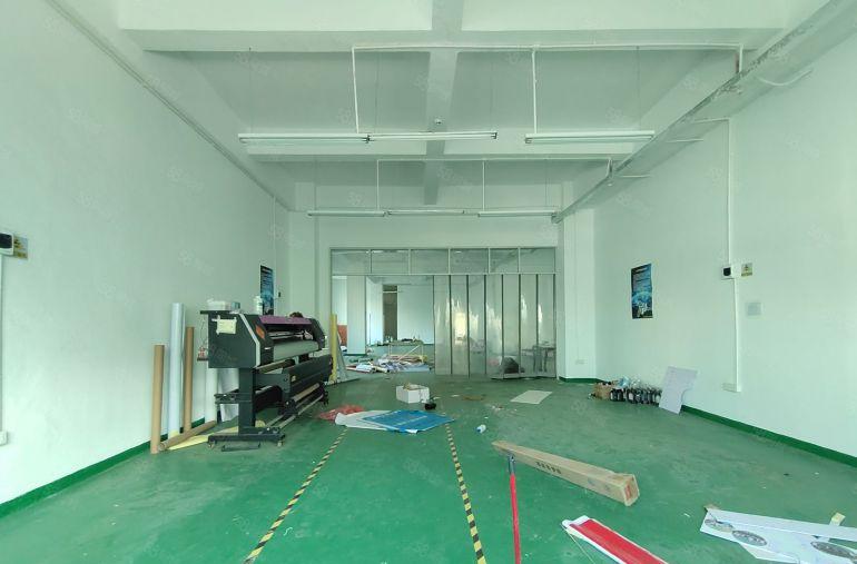 西乡固戍原房东620平精装修标准厂房出租，水电齐全，带吊机口