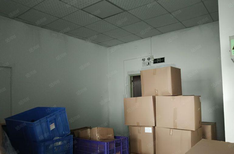 西乡簕竹角原房东楼上880平，有装修，园区大，能进柜车！