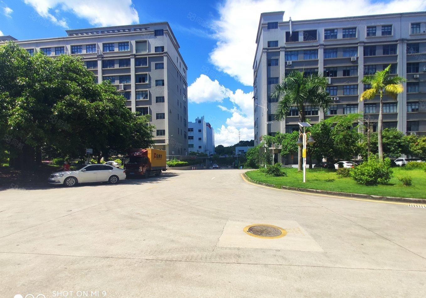 300平起分宝安地铁口附近大型园区楼上2万平厂房出租送精装修