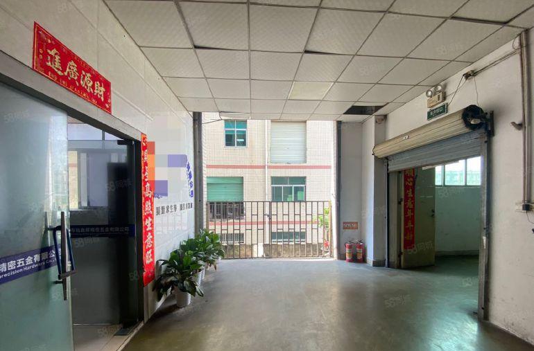 松岗沙浦围二楼整层2000平厂房出租现成吊机口配有3吨货梯