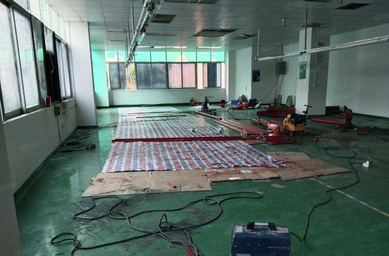 西乡簕竹角原房东楼上880平，有装修，园区大，能进柜车！