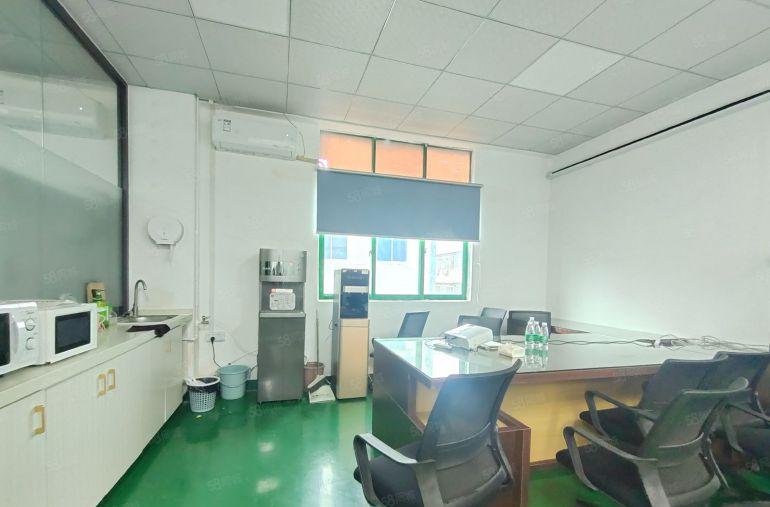 固戍地铁站附近，新出楼上540平精装修厂房，办公，仓库出租！