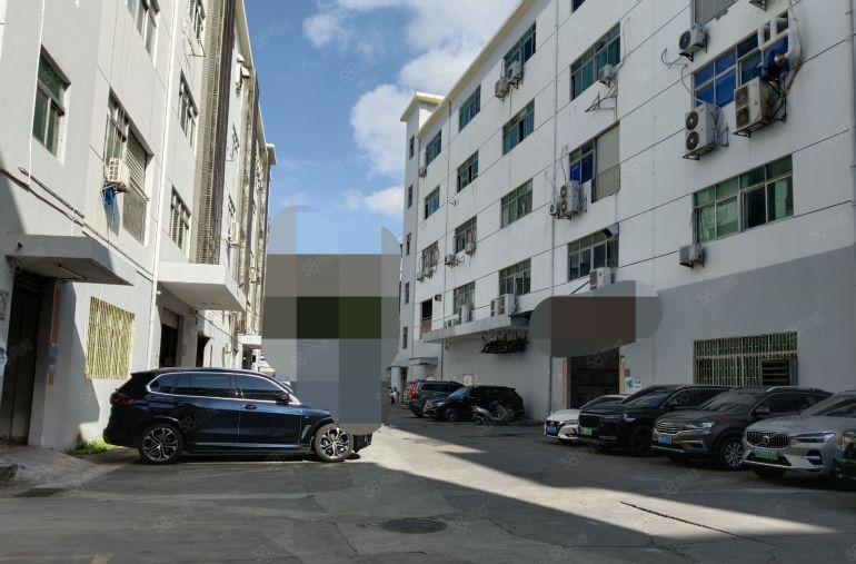 西乡鹤洲楼上精装修900平，双电梯前分开！