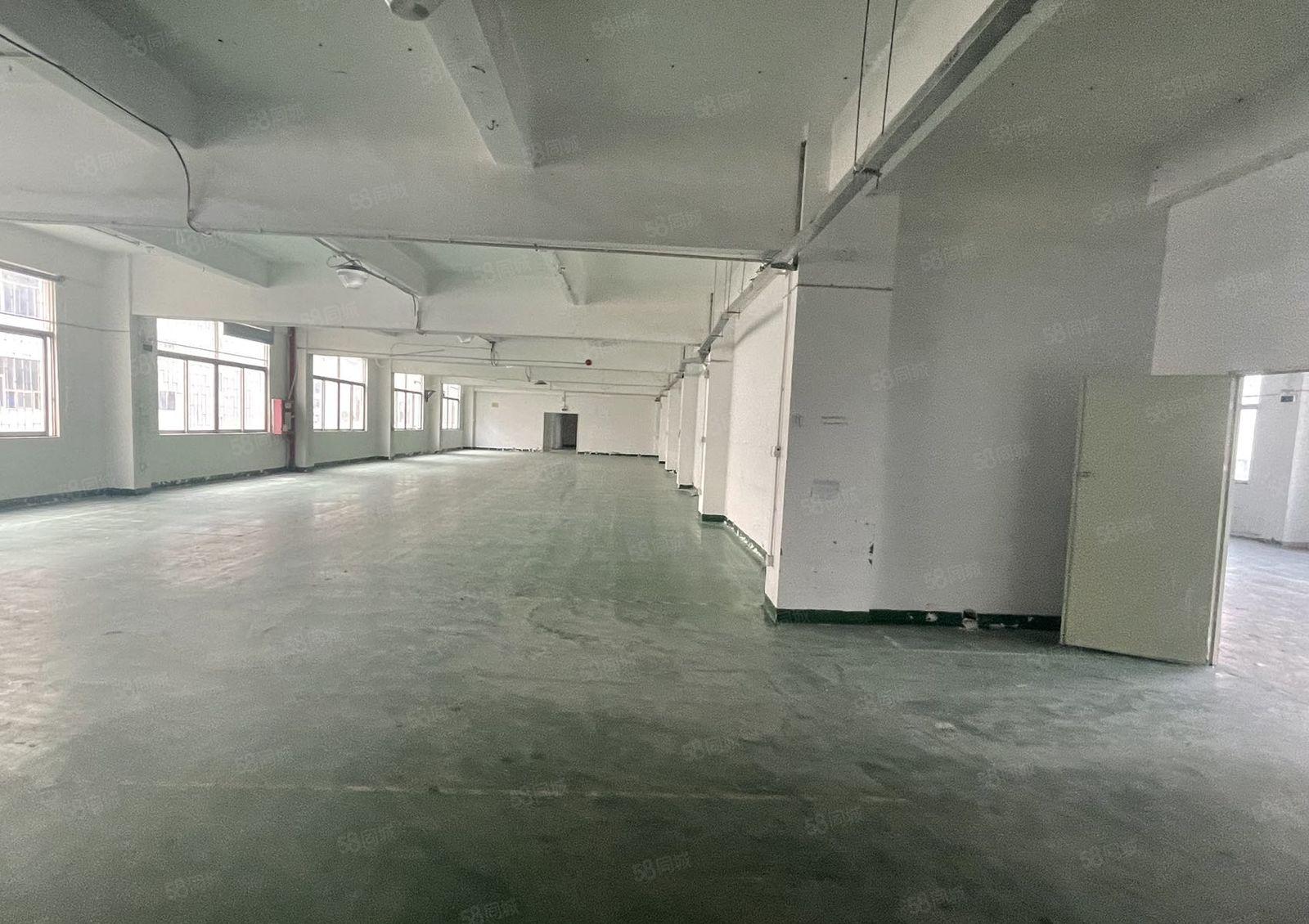 西乡鹤州桥底旁，大型工业区，高新园区，停车方便，价格可谈