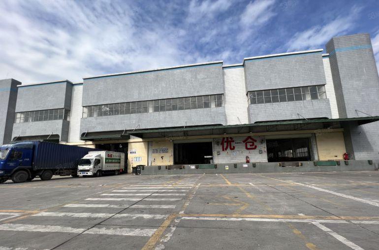 松岗滴水11米钢构厂房4000平方仓库出租可分租带10吨行车