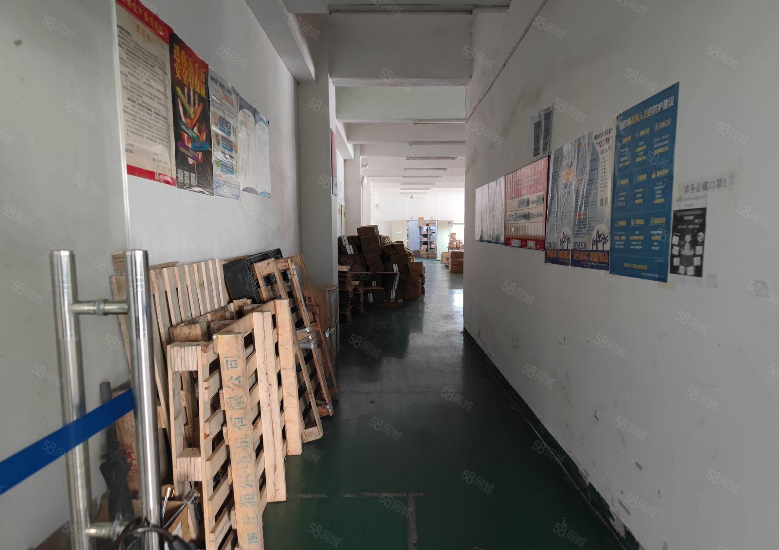 深圳厂房福永和平楼上电梯口精装厂房，周边配套齐全方便招工