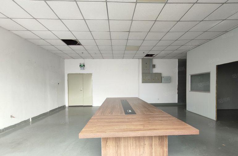 西乡黄田地铁站附近，大型园区楼上1360平，带有小型无尘车间