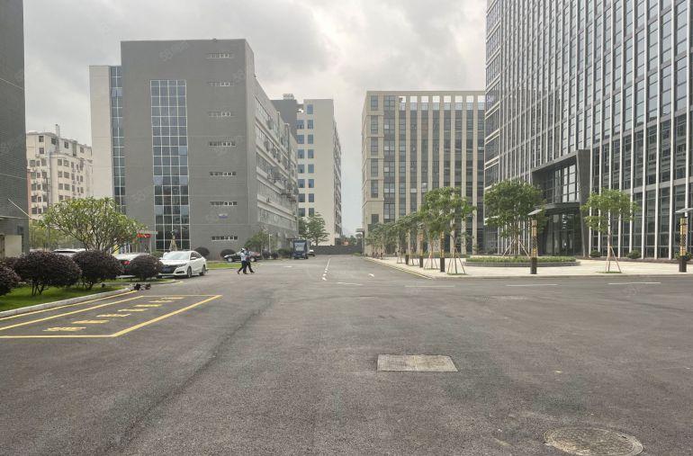 宝安松岗新出1000平楼上精装修厂房仓库低价出租 大小分组