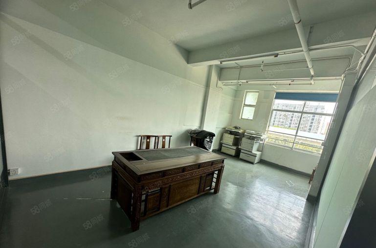 沙井和一楼上130平带两间办公室水电齐全