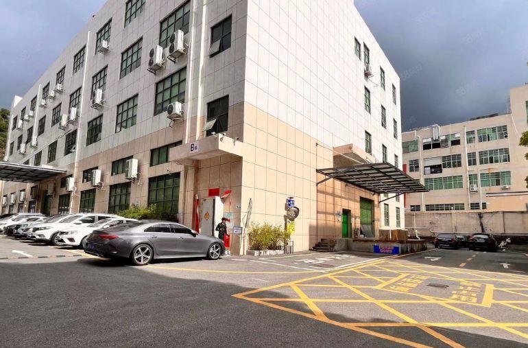 石岩高速口地铁口红本精装二楼1960平水电到位厂房出租