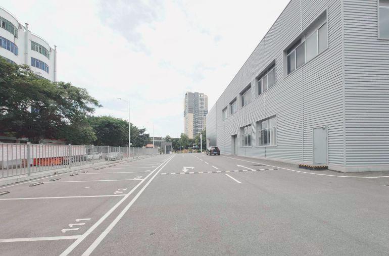 西乡现成4S店5000平方厂房出租主干道旁层高13米超大空地