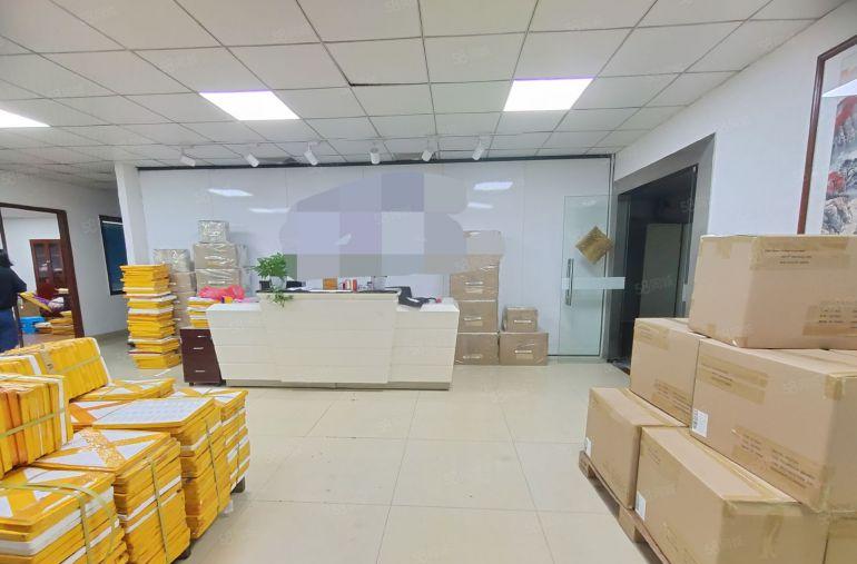 西乡固戍工业园，楼上带装修1000平厂房，原房东使用率85成