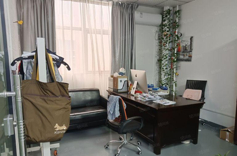 石岩新出2楼办公厂房300平米带装修出租，现成水电，两吨货梯