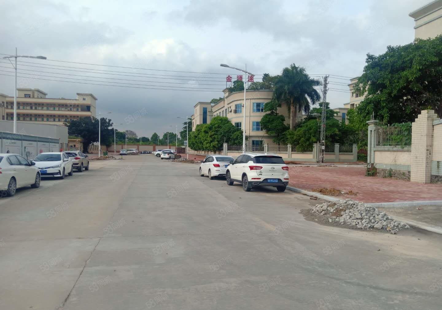 石岩地铁口附近红本厂房6000平出租精装修大小可分空地大