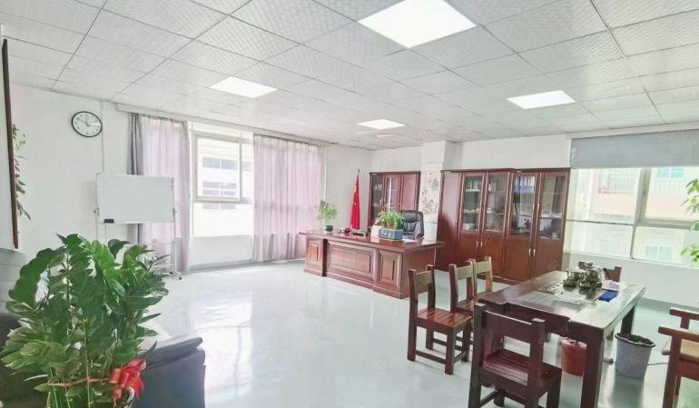 西乡固戍地铁站口楼上750平，带精装修，水电齐全，交通便利