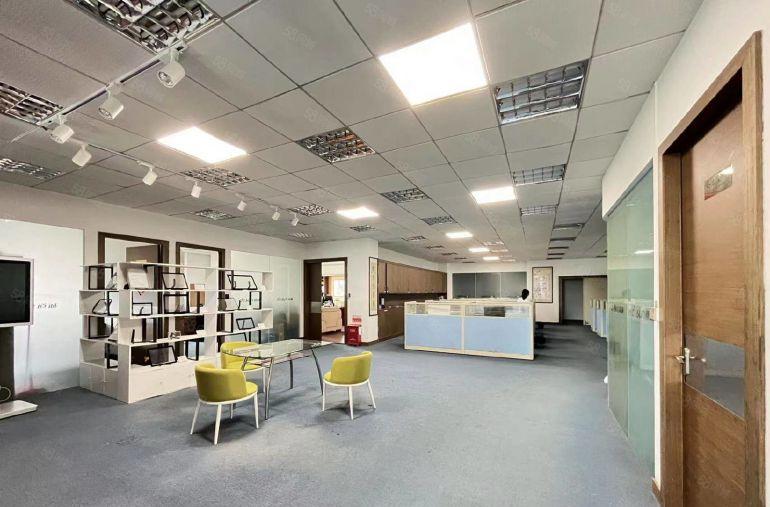 福永桥头地铁站旁原房东精装修厂房整层3000平方招租分租