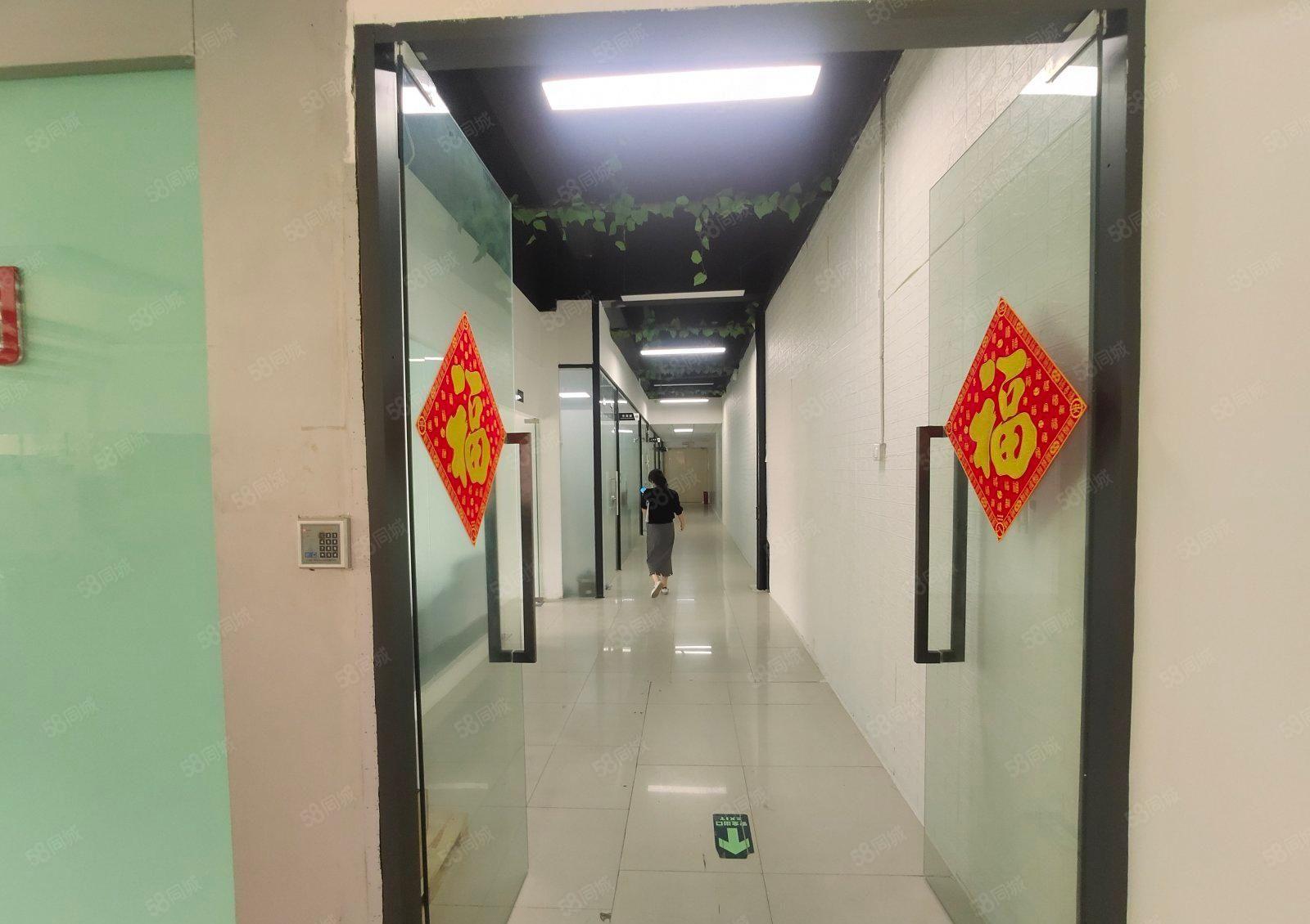 沙井新桥大型工业园楼上2500平精装修可大小分租厂房出租