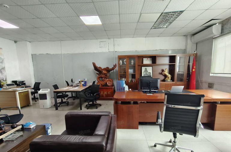 西乡固戍，航城大道边，楼上带装修420平厂房出租，现成吊机口