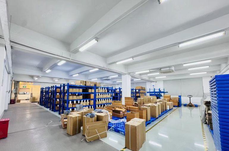 国际会展旁!福永和平楼上豪华装修1300平厂房 适合办公研发