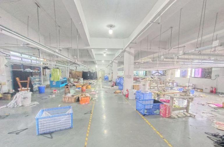 西乡，鹤洲，九围大型工业区，楼上带装修整层1300平厂房出租