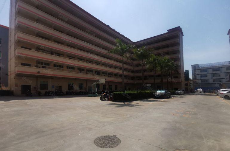 石岩原房东无公摊5000平独门独院厂房合同8年空地超大可以分