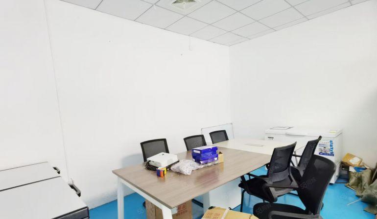 石岩楼上1000平米带装修厂房招租，现成水电办公室，使用率高