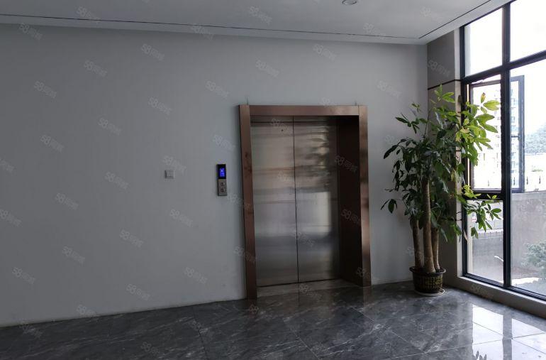 固戌地铁口附近原房东楼上精装修128平，2加1格