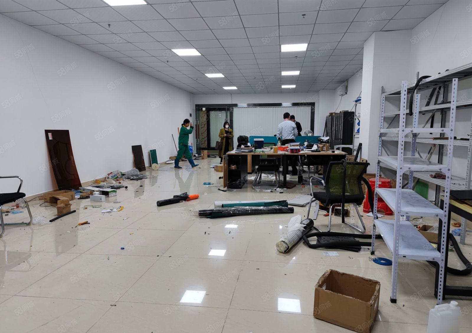 深圳租房福永会展中心旁楼上精装200平米厂房，拎包办公好招工