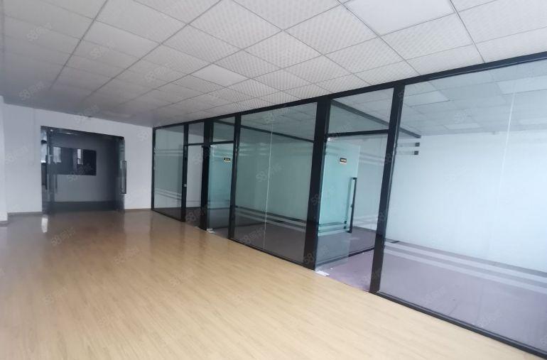 松岗楼上带装修厂房出租，免租期两个月