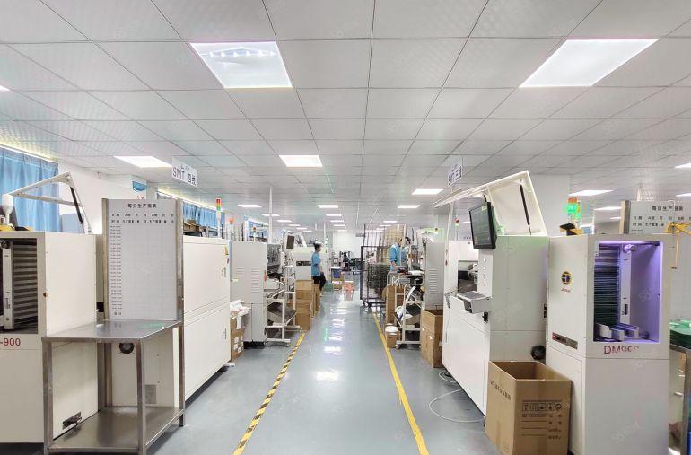 西乡固戍，整层950平带装修贴片厂房出租，使用率高，租金便宜