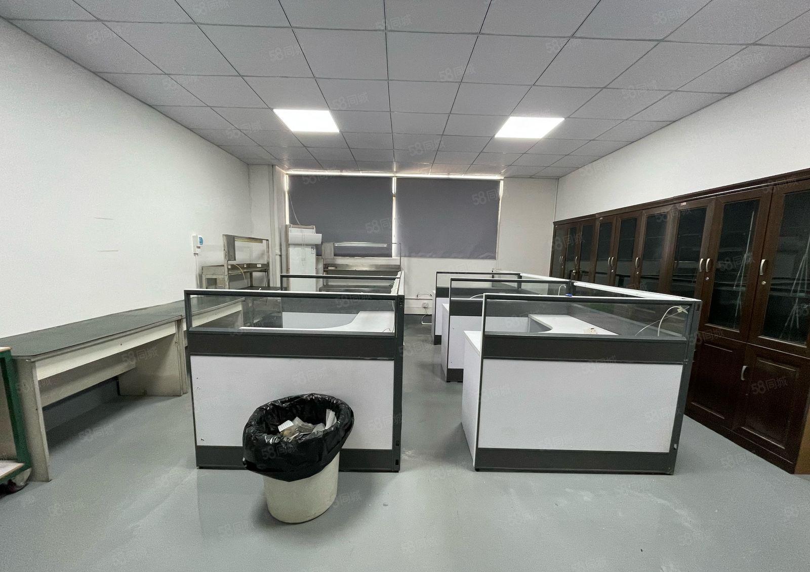 西乡固戍大型工业区，电梯口带装修300平厂房出租，租金便宜