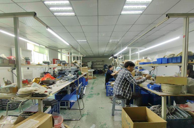 西乡固戍梧桐岛附近大型工业区楼上整层700平带装修厂房。