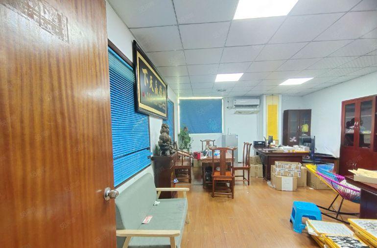 西乡固戍工业园，楼上带装修1000平厂房，原房东使用率85成