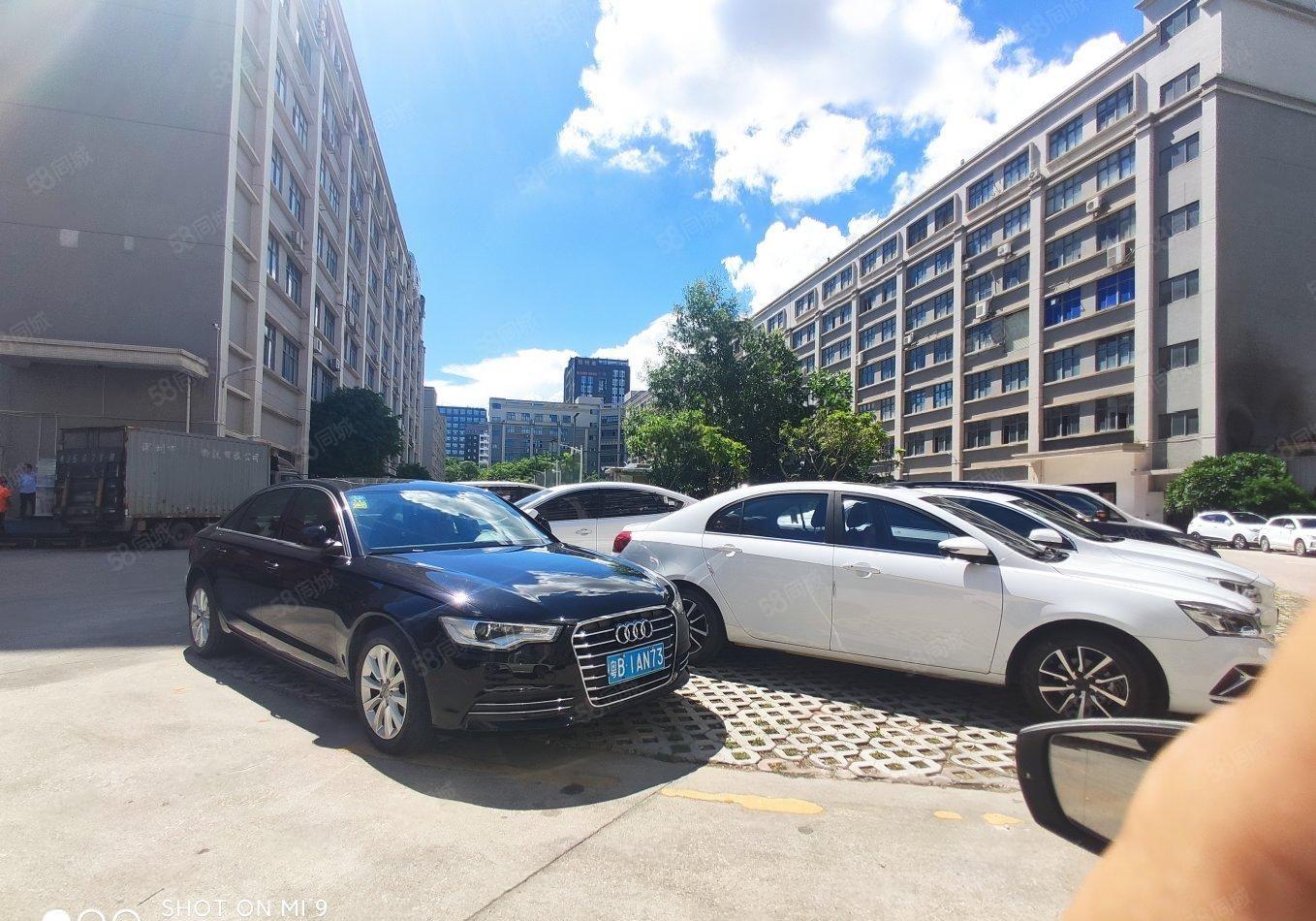 300平起分宝安地铁口附近大型园区楼上2万平厂房出租送精装修