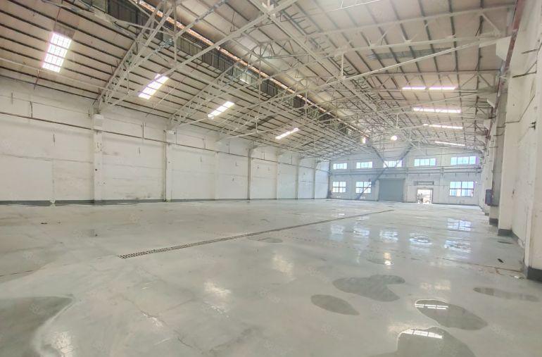 西乡航城街道边，大型工业园，一楼1600平钢结构，层高13米