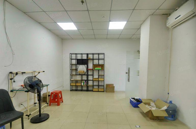 原房东楼上300平方米厂房出租（带装修）