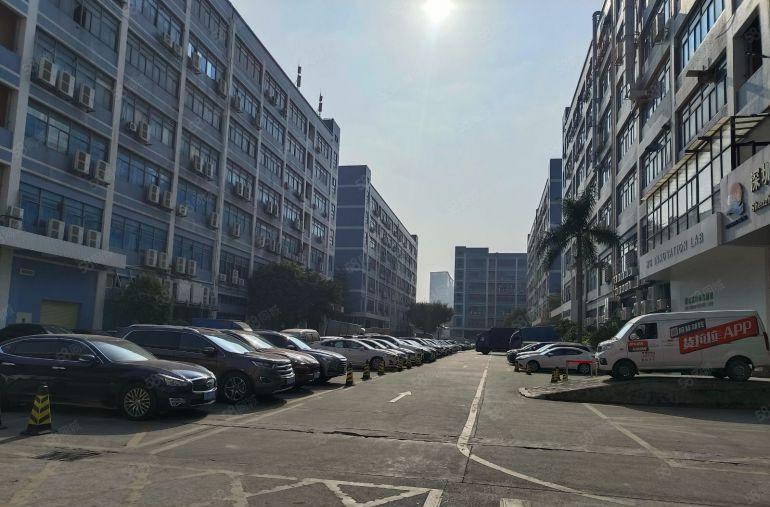 西乡固戍大门107国道旁边大型工业园区2800平方单层两部电