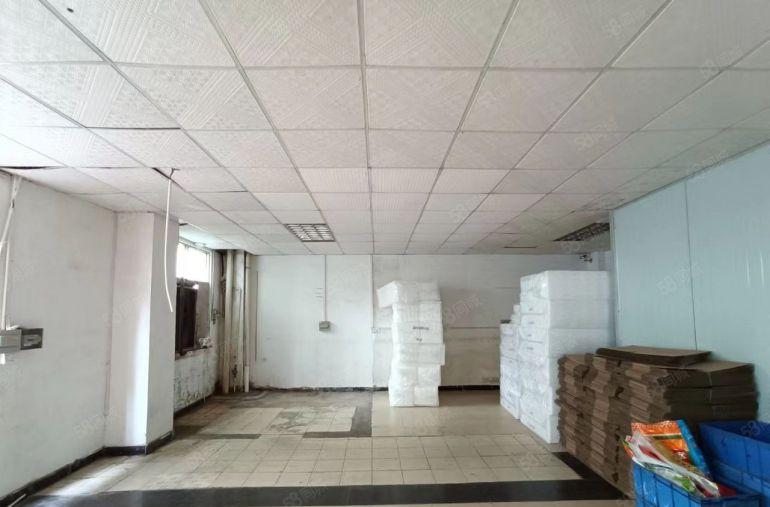 西乡，固戍创意园，电梯口带装修485平办公厂房出租，租金28