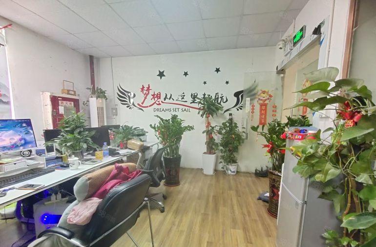 西乡固戍工业区，楼上带装修368平厂房出租，租金便宜