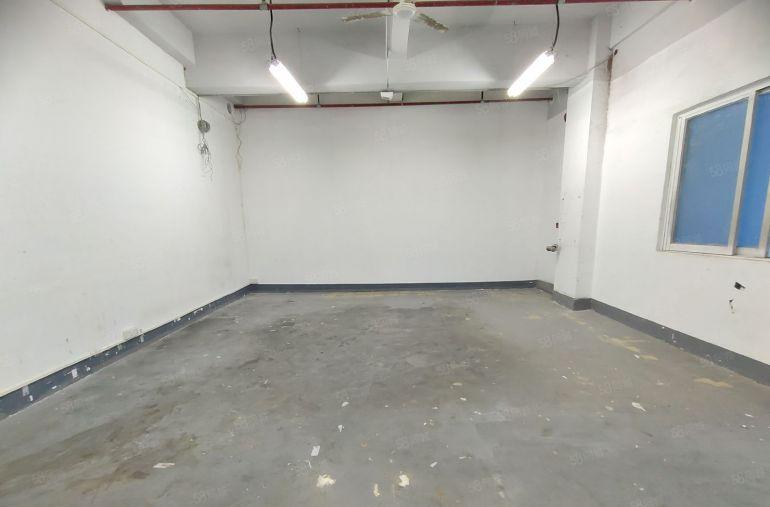 西乡，固戍地铁站附近，大型工业园，楼上带装修376平厂房出租