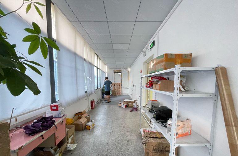 西乡固戍一路，独院厂房带装修218平厂房仓库出租，租金便宜