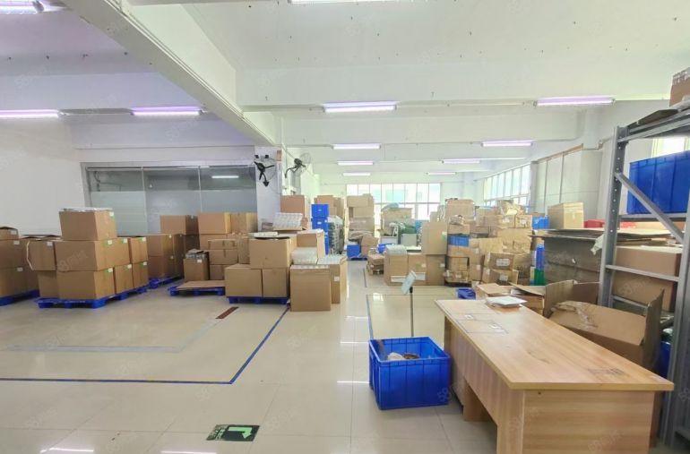 西乡九围，康桥书院附近，整层1700平厂房出租可分700平