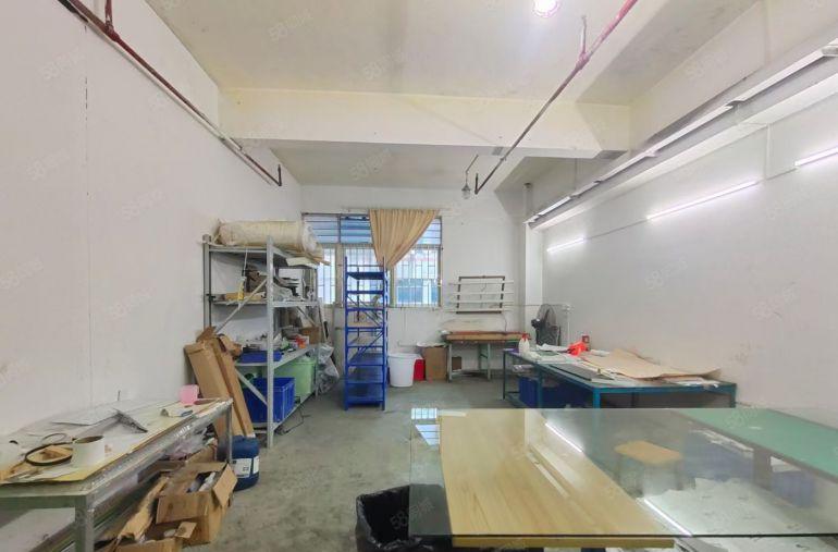 西乡固戍，大型工业园，带装修1000平整层厂房出租，租金便宜