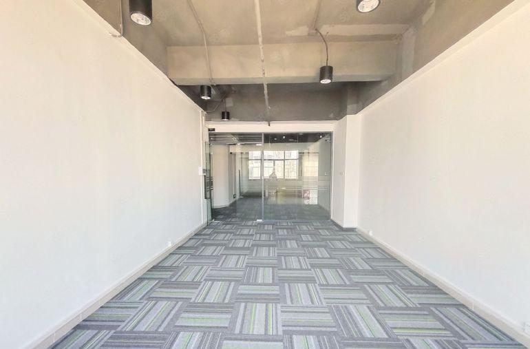 西乡，固戍地铁站附近，精装修小面积，办公室46平起，租金便宜