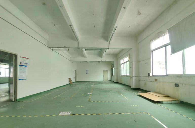 西乡固戍一路新出厂房1300平现成装修，水电齐全，原房东直租