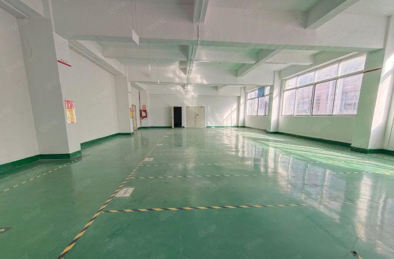 西乡鹤洲九围工业园，整层2700平精装修厂房出租，园区已电改