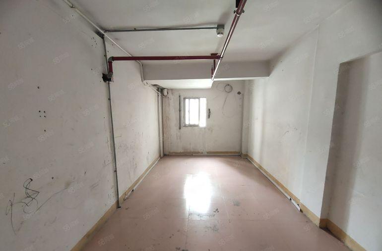 租金35元，西乡固戍，一楼带装修600平厂房，层高6米带阁楼